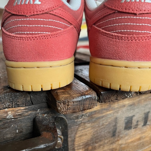 Nike SB Low Adobe Red Gum size 8.5 men’s - Picture 7 of 8